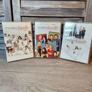 Modern Family Seasons 1 2 and 3 dvd Complete Seasons TV series Comedy